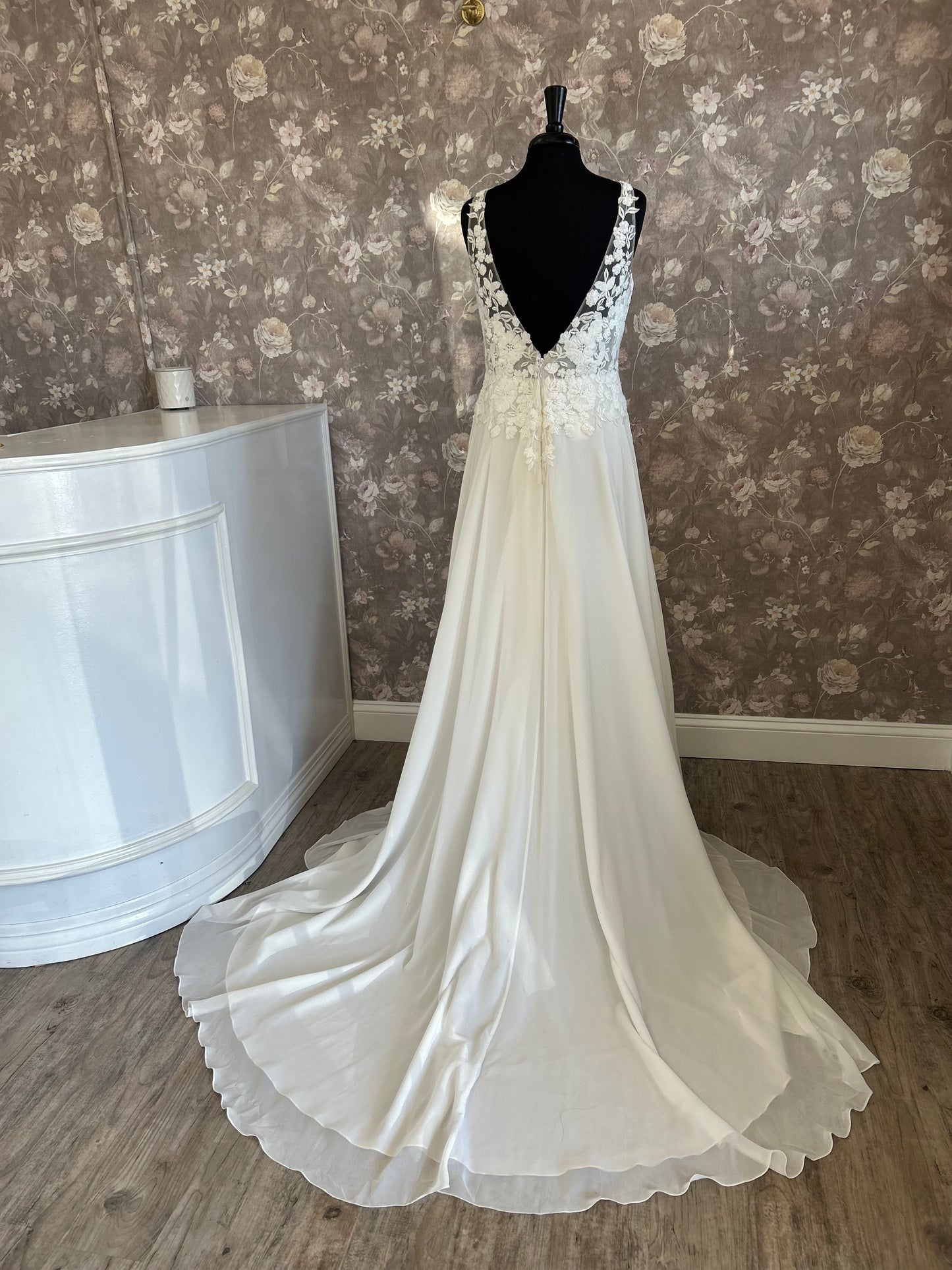 Maggie Rebecca Ingram Maeve 23RS705A01 Wedding Gown