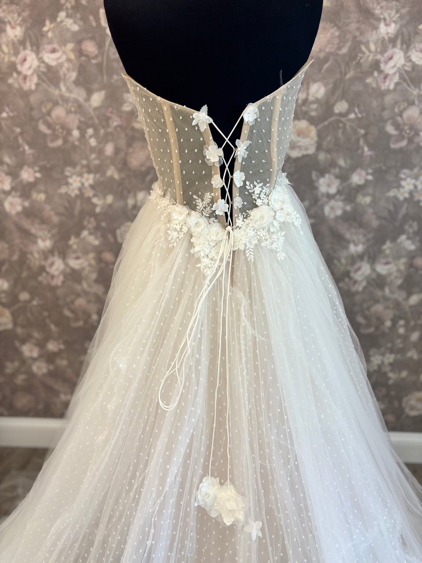 Chic Nostalgia Dior 201500418 (Zipper Back) Wedding Gown