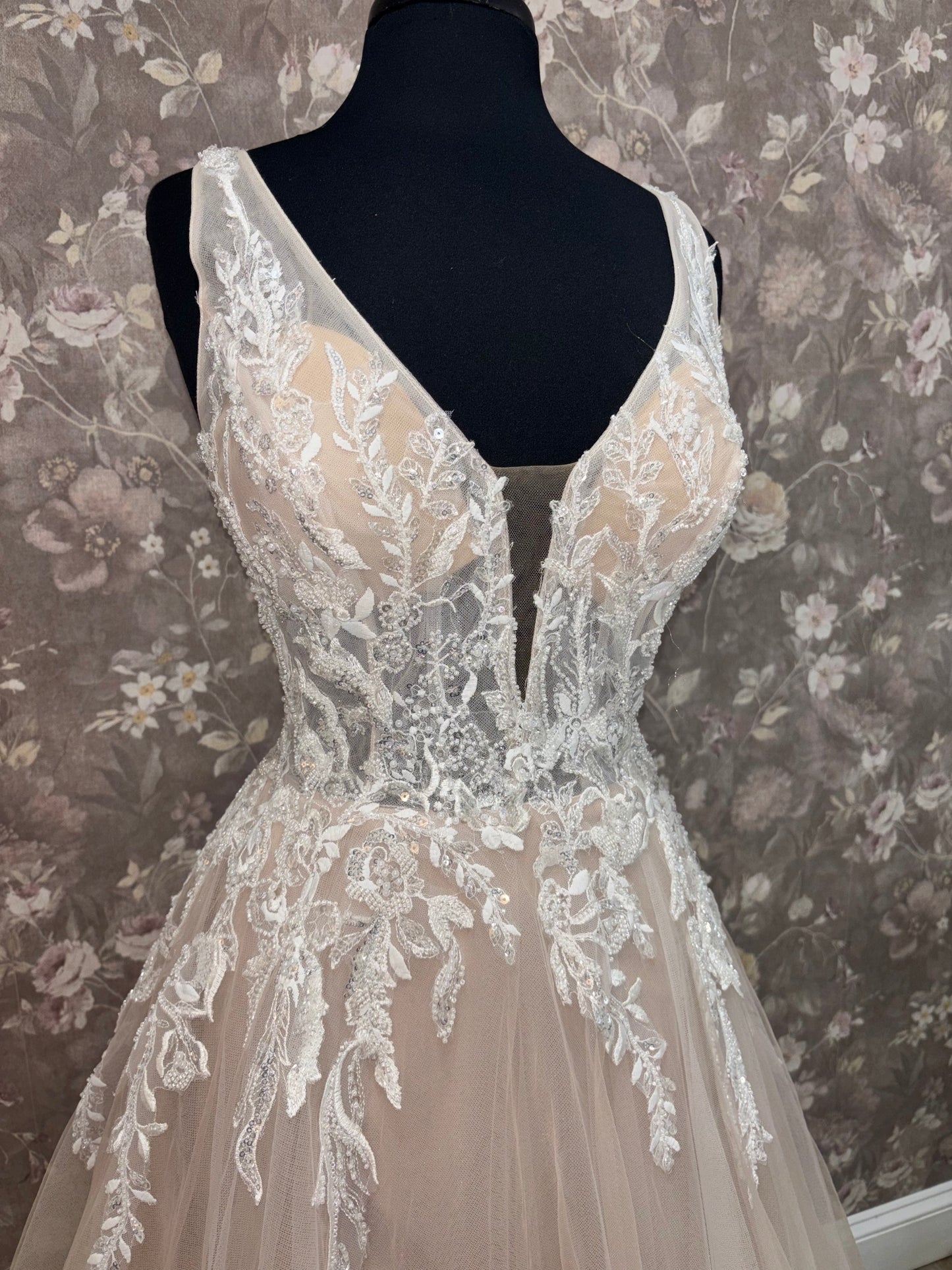 Allure 3554 Wedding Gown