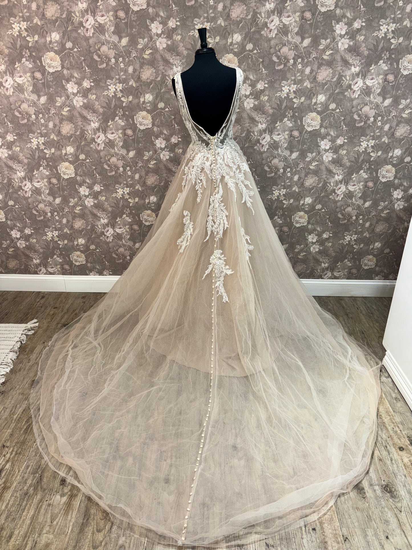 Allure 3554 Wedding Gown