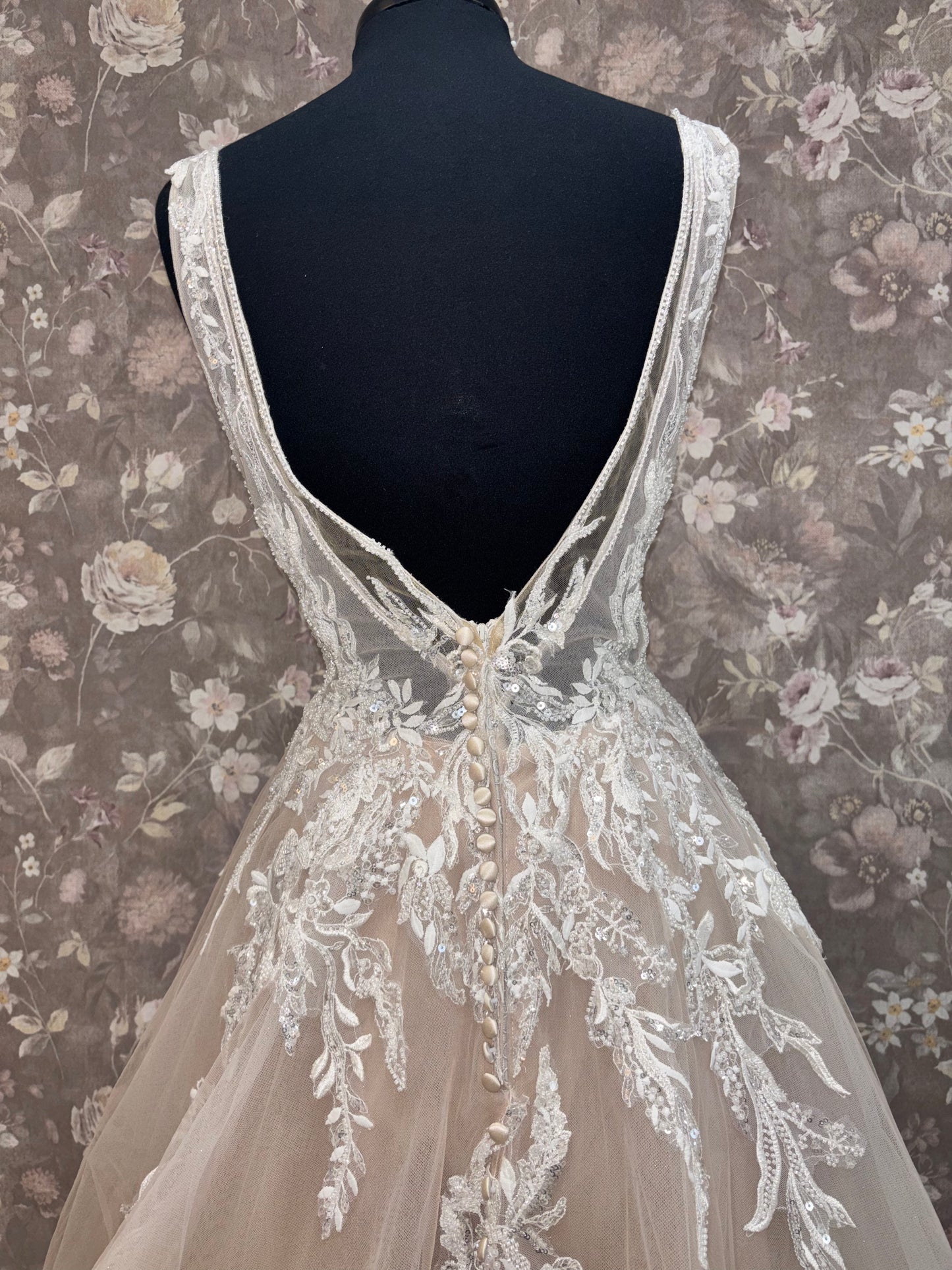 Allure 3554 Wedding Gown
