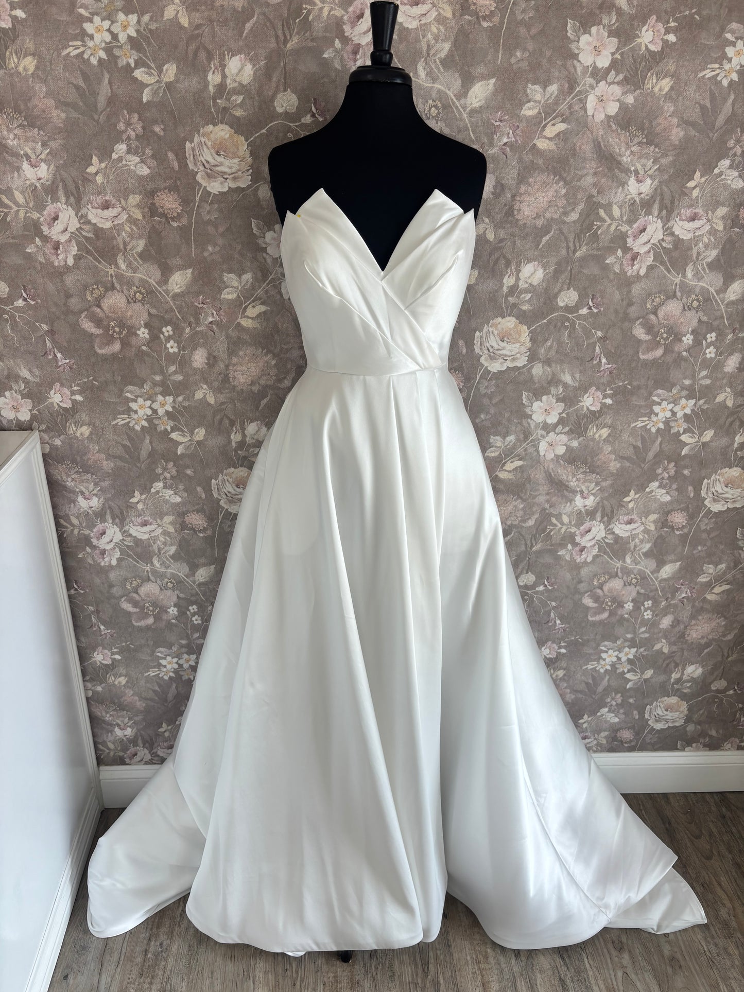 Mon Cheri E1001 Wedding Gown