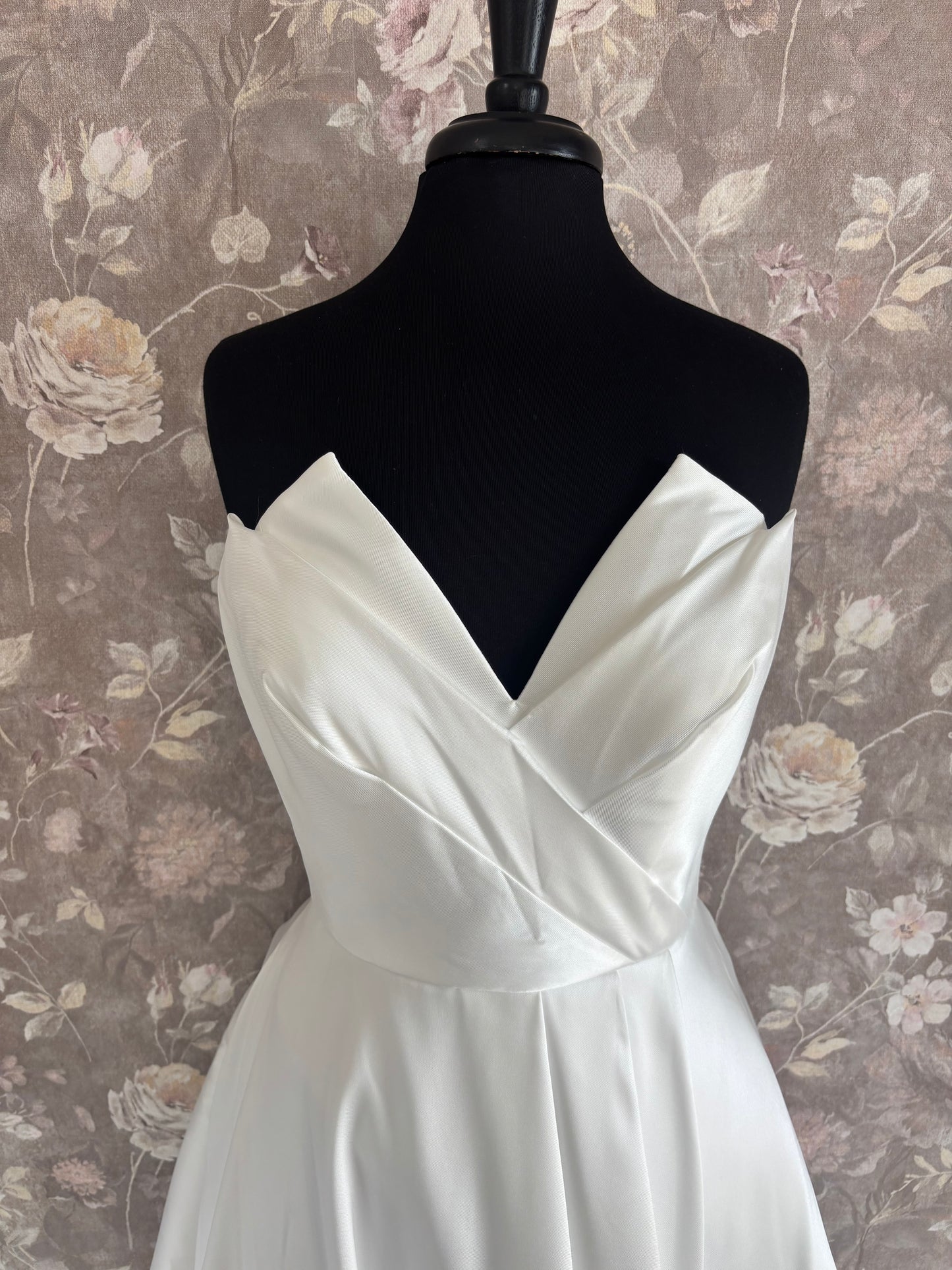 Mon Cheri E1001 Wedding Gown