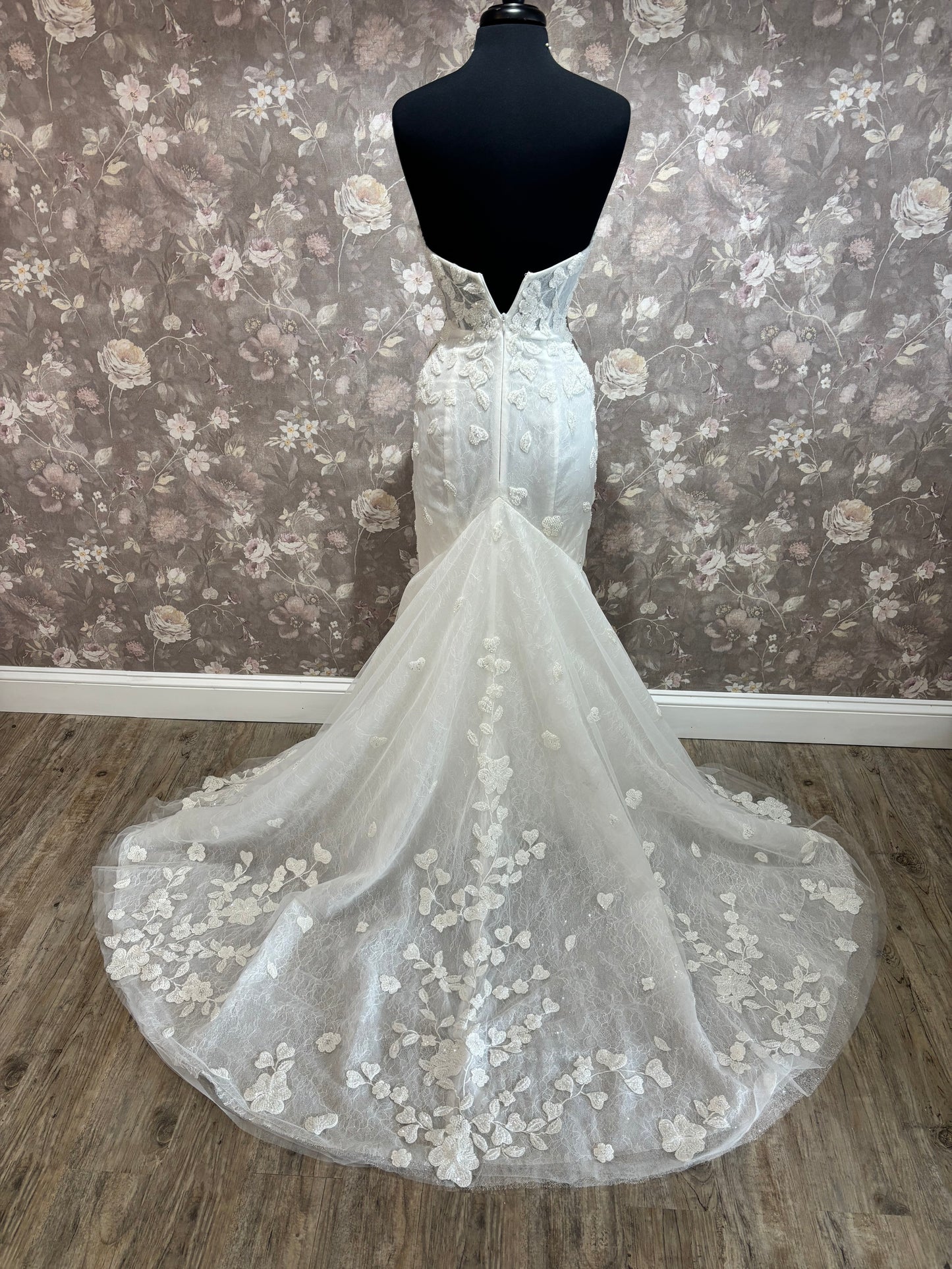 La Premiere Alaya LPC10016 Wedding Gown