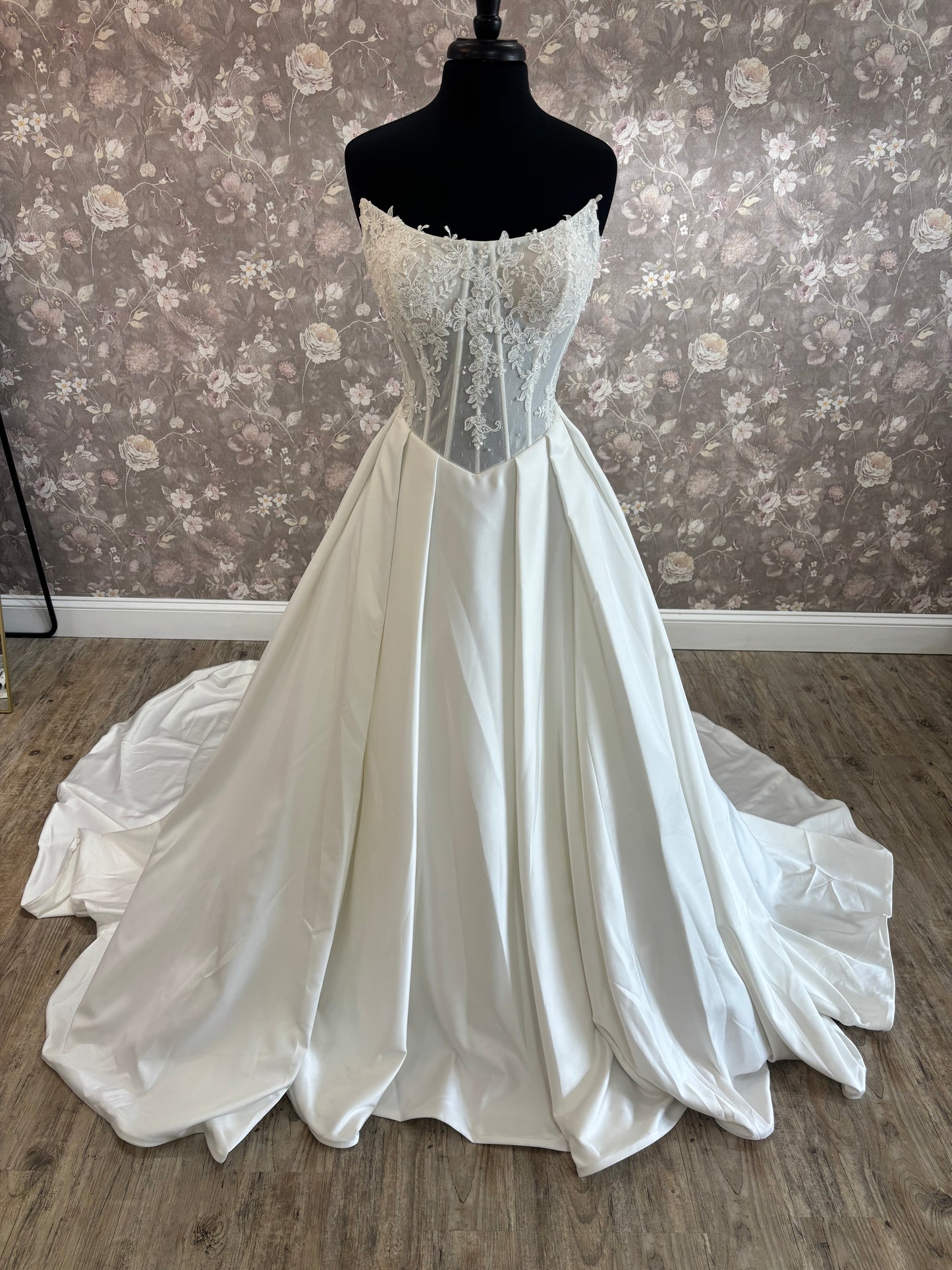 La Premiere Abby LPL30013 Wedding Gown