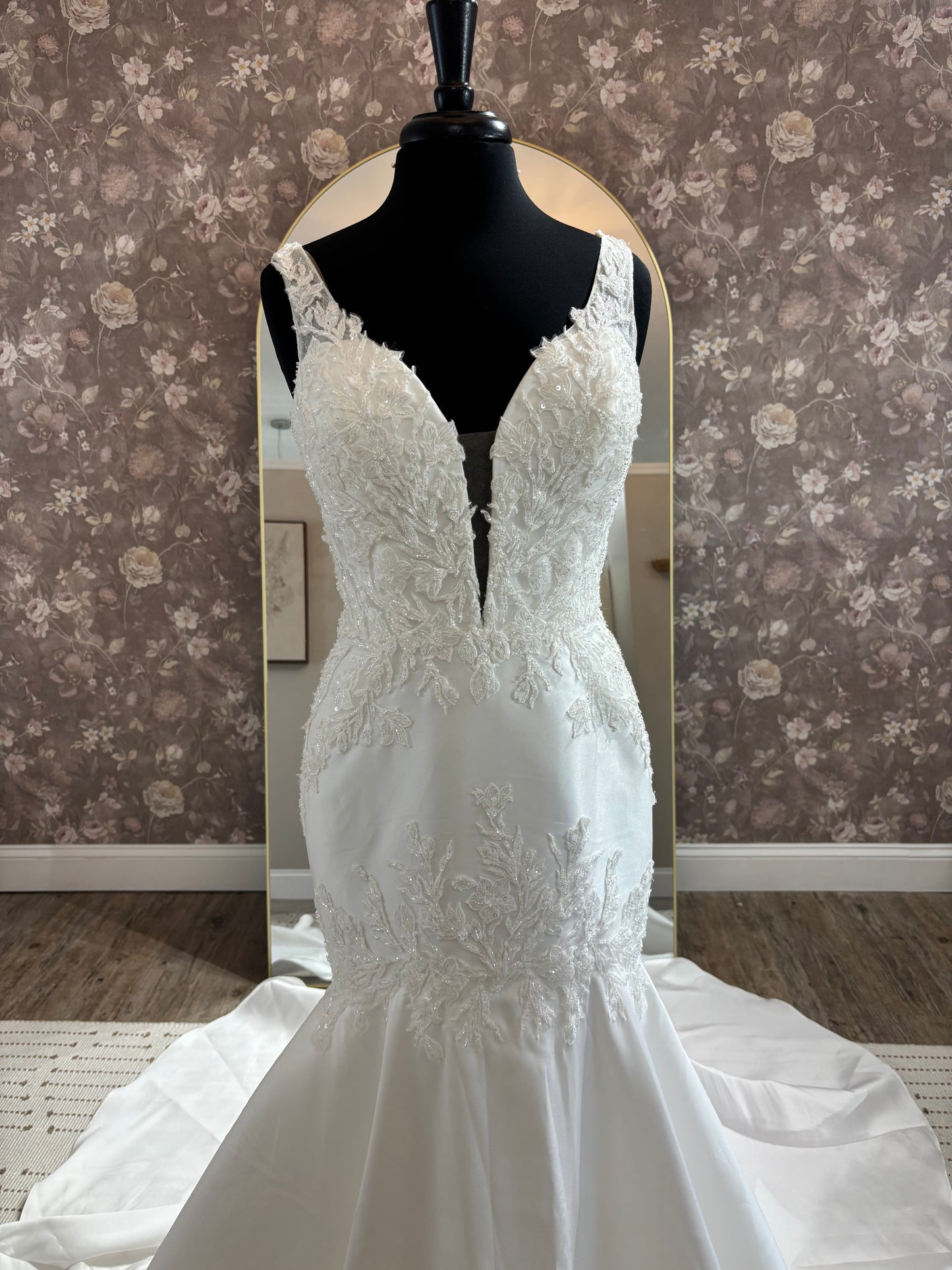 Maggie Rebecca Ingram Andrea 24RN816B01 (Lined Bodice) Wedding Gown
