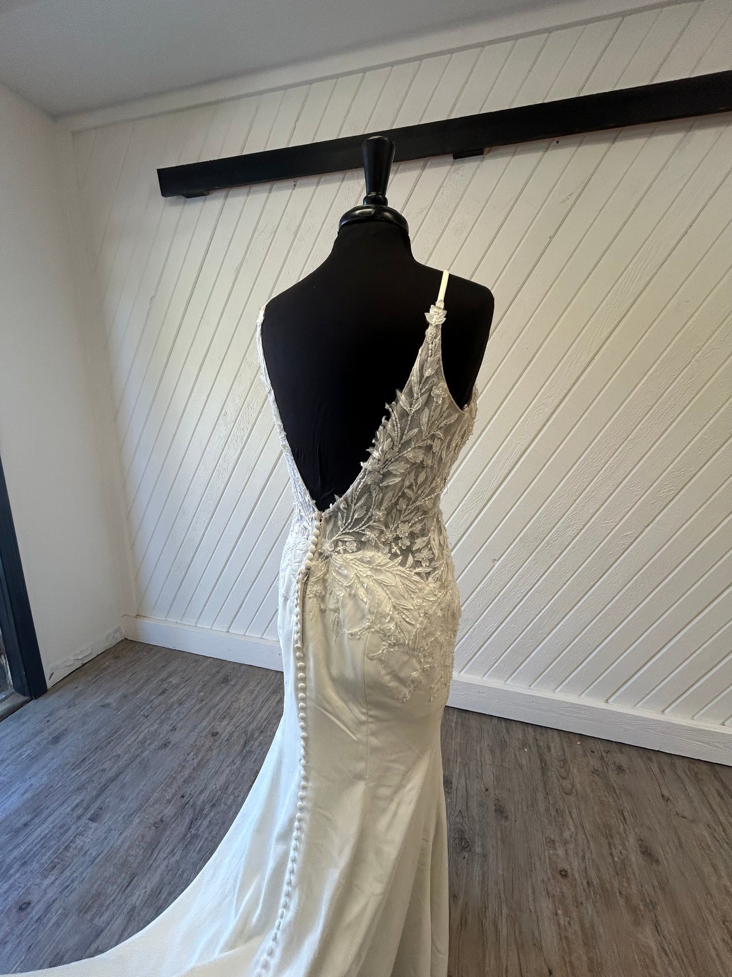 Maggie Rebecca Ingram Alda 21RN752 Wedding Gown