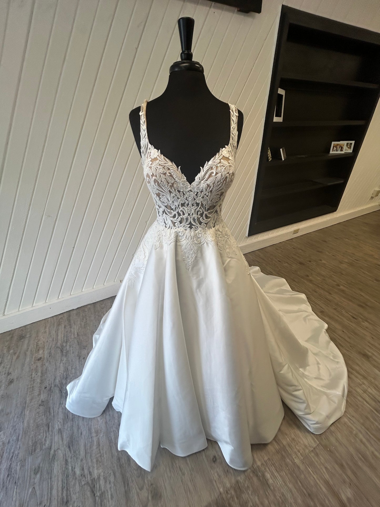 Allure Romance R3642 Wedding Gown