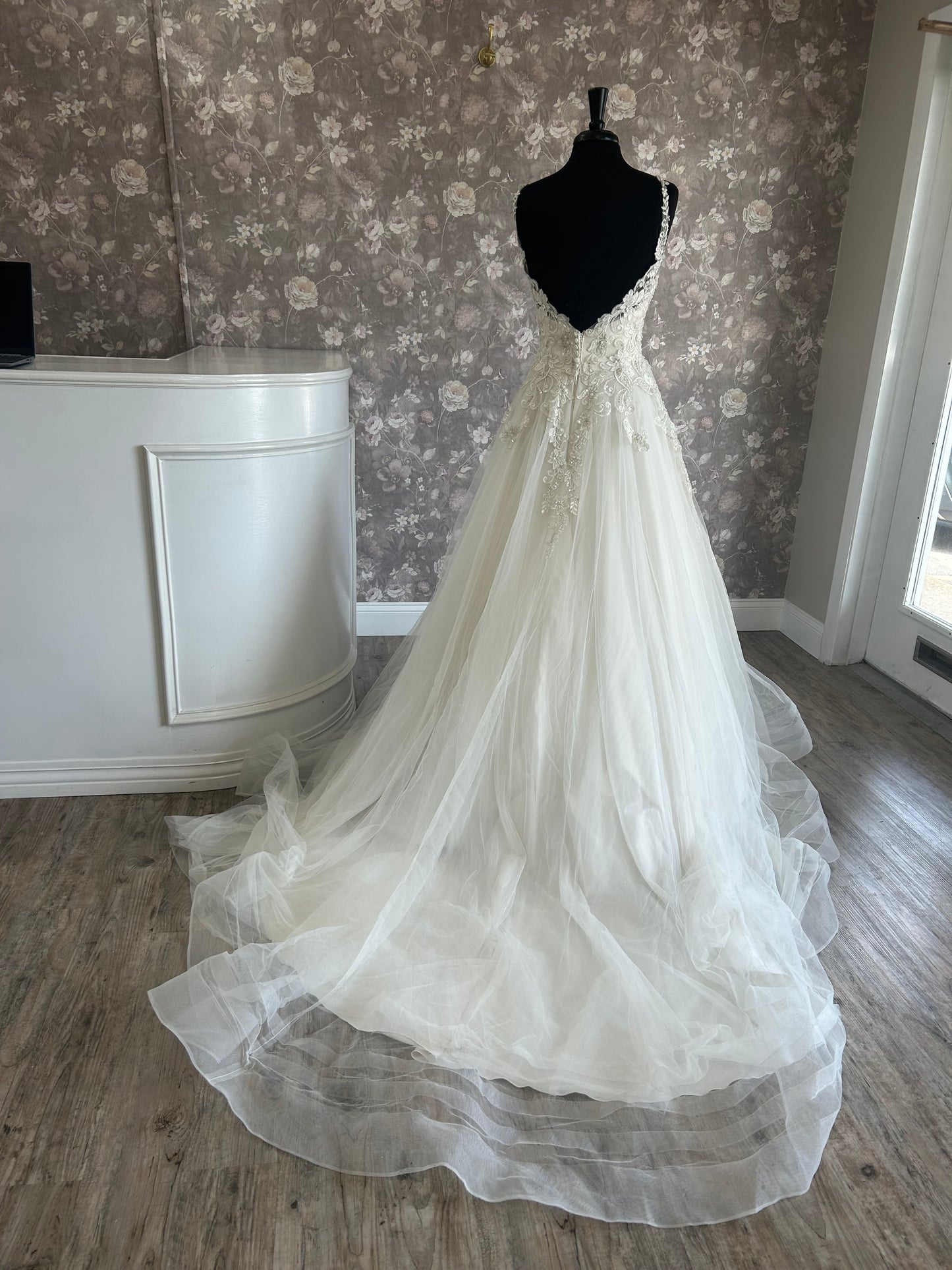 Maggie Rebecca Ingram Sylvia 9RC813 Wedding Gown