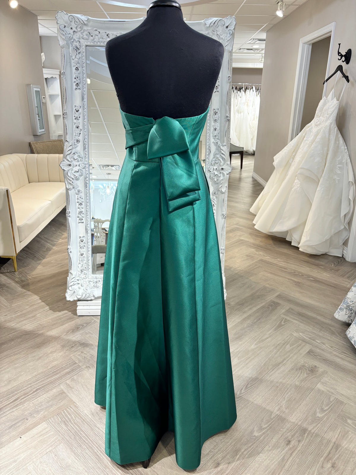 Dessy Design Group D842
