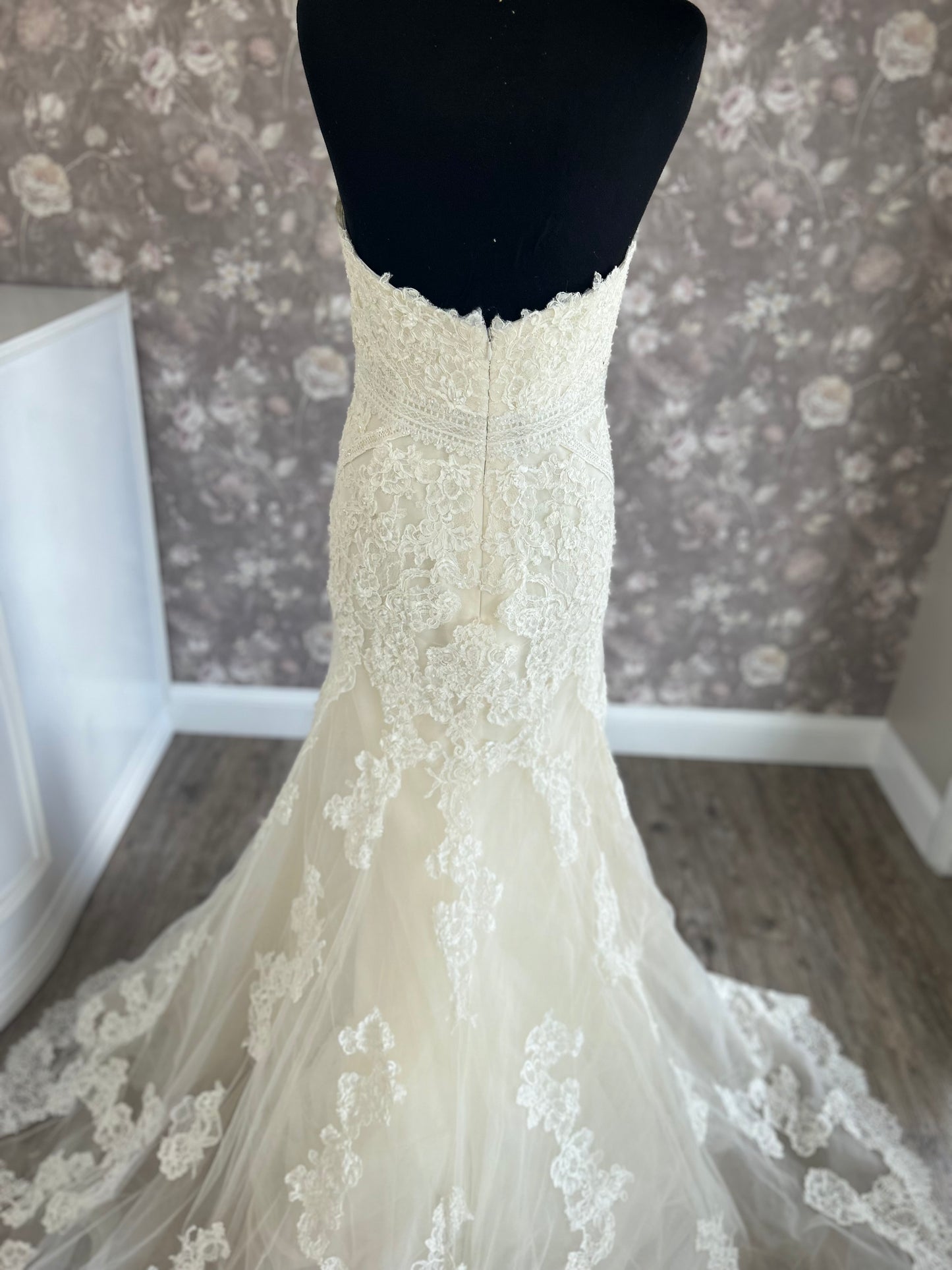 Enzoani Kara Wedding Gown