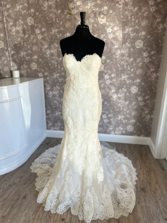 Maggie Sottero Ivory Classic Lace Wedding Gown