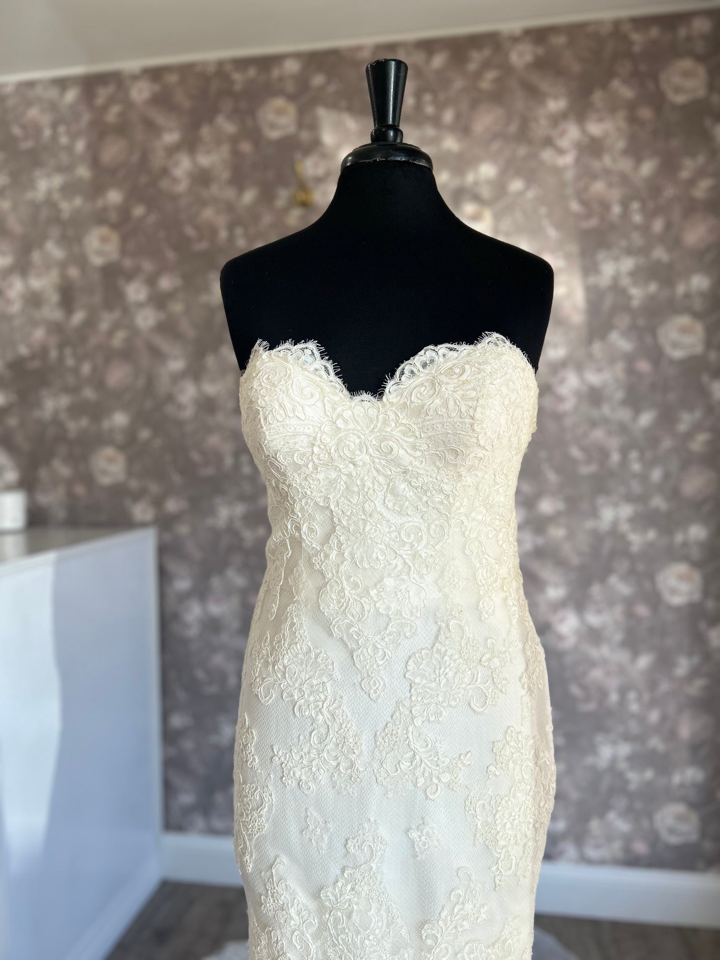 Maggie Sottero Ivory Classic Lace Wedding Gown