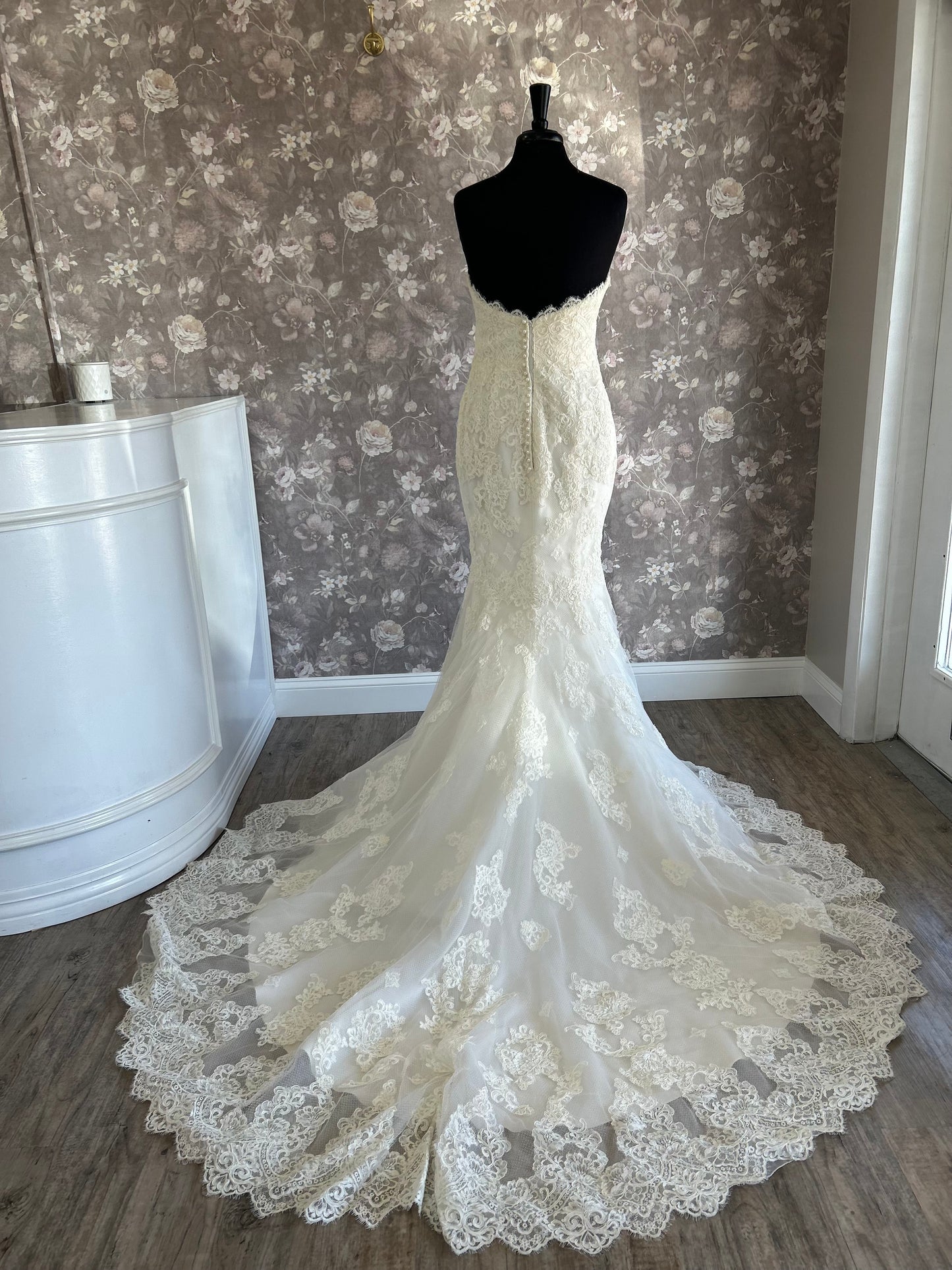 Maggie Sottero Ivory Classic Lace Wedding Gown