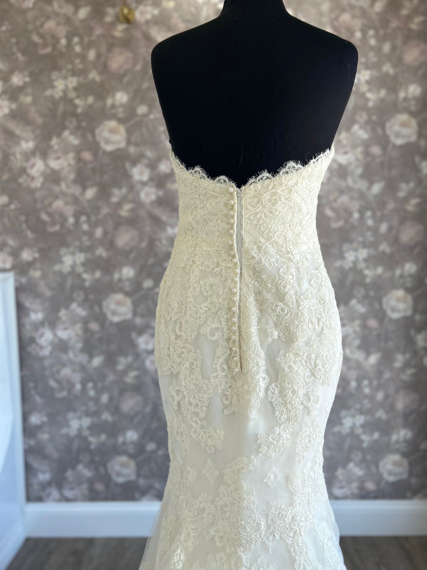 Maggie Sottero Ivory Classic Lace Wedding Gown