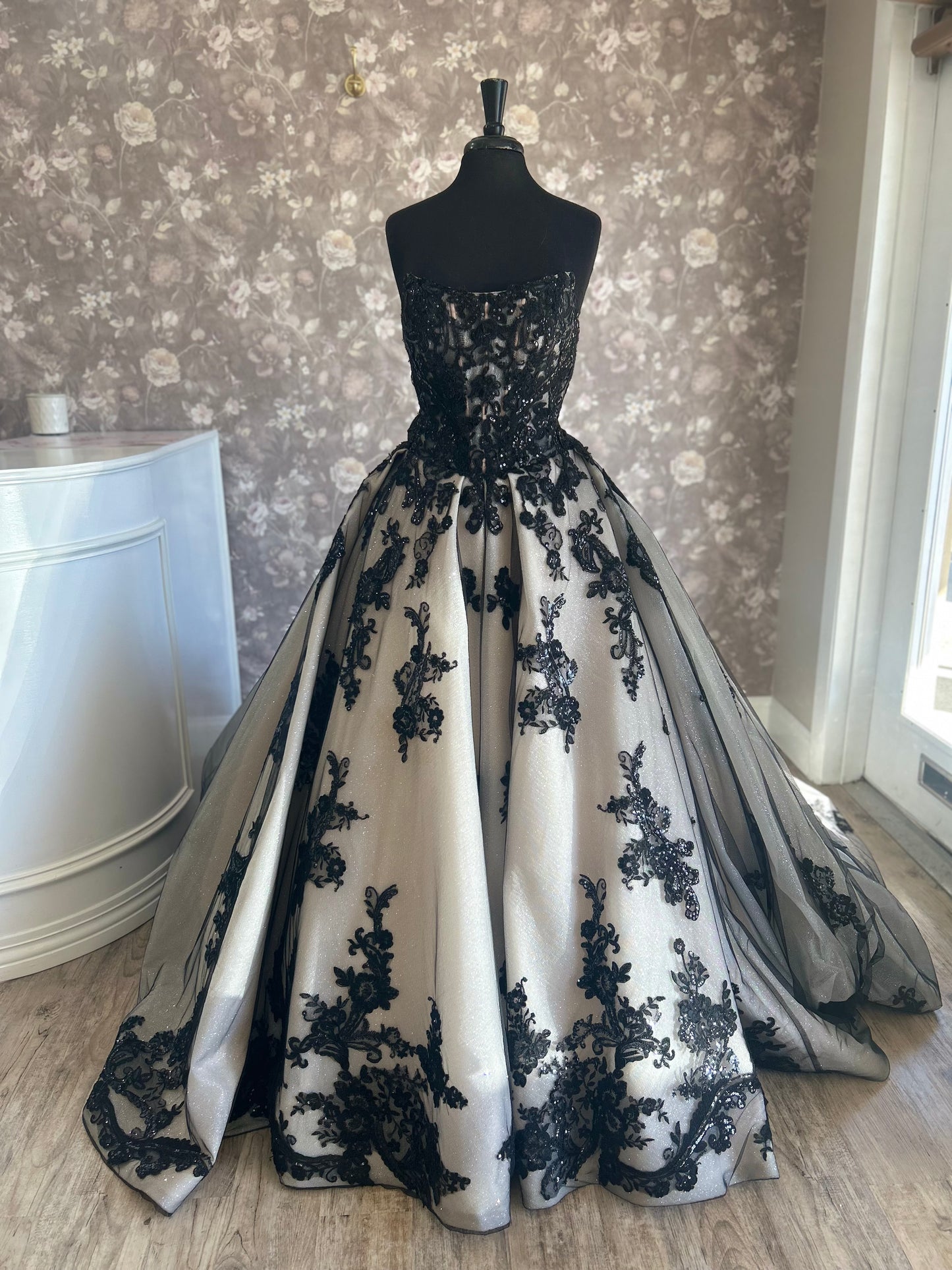 Maggie Sottero Norvinia 22SZ009A01 Wedding Gown