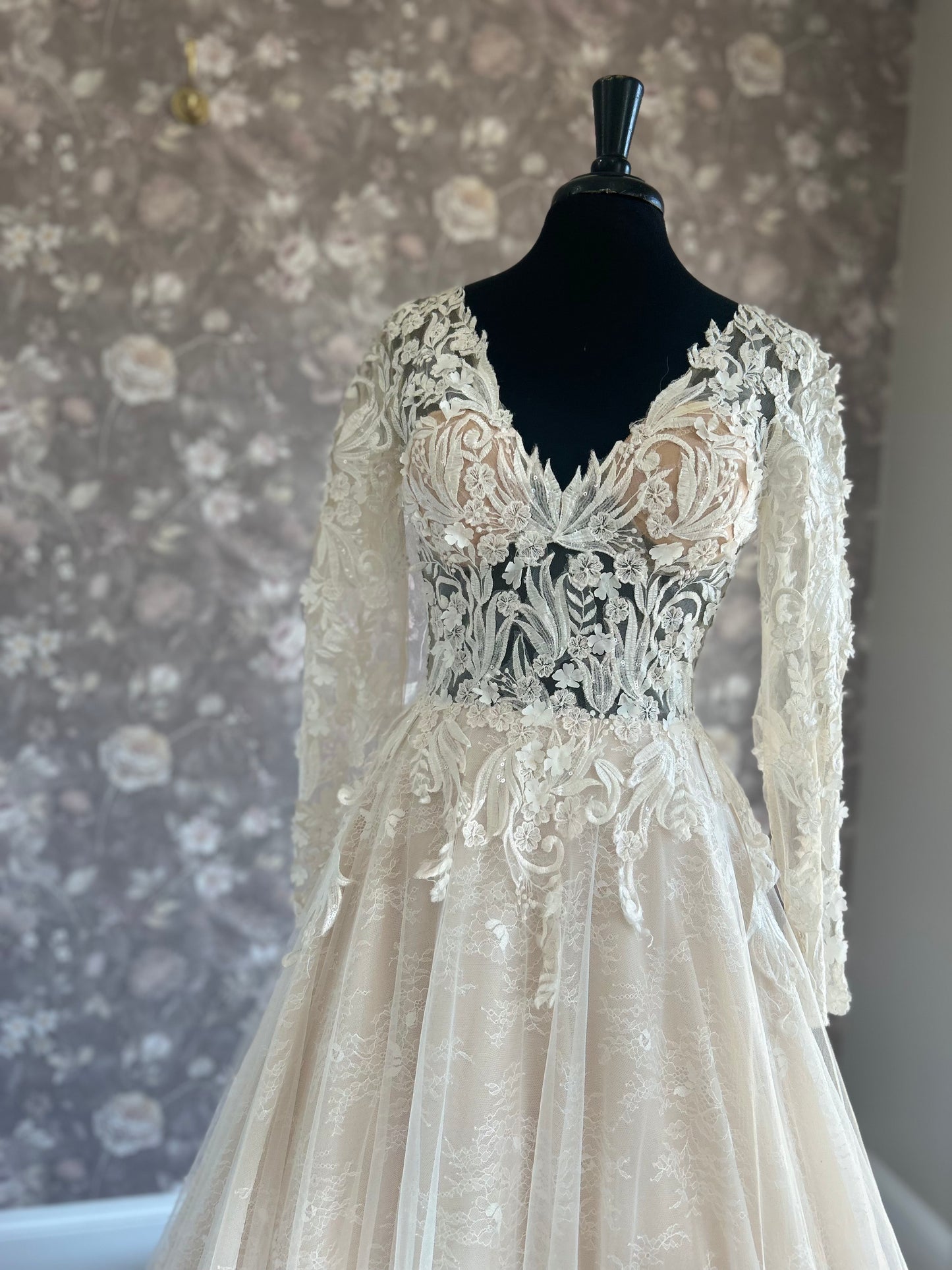 Maggie Sottero Zander 9SC076 (Chantilly Lace) Wedding Gown