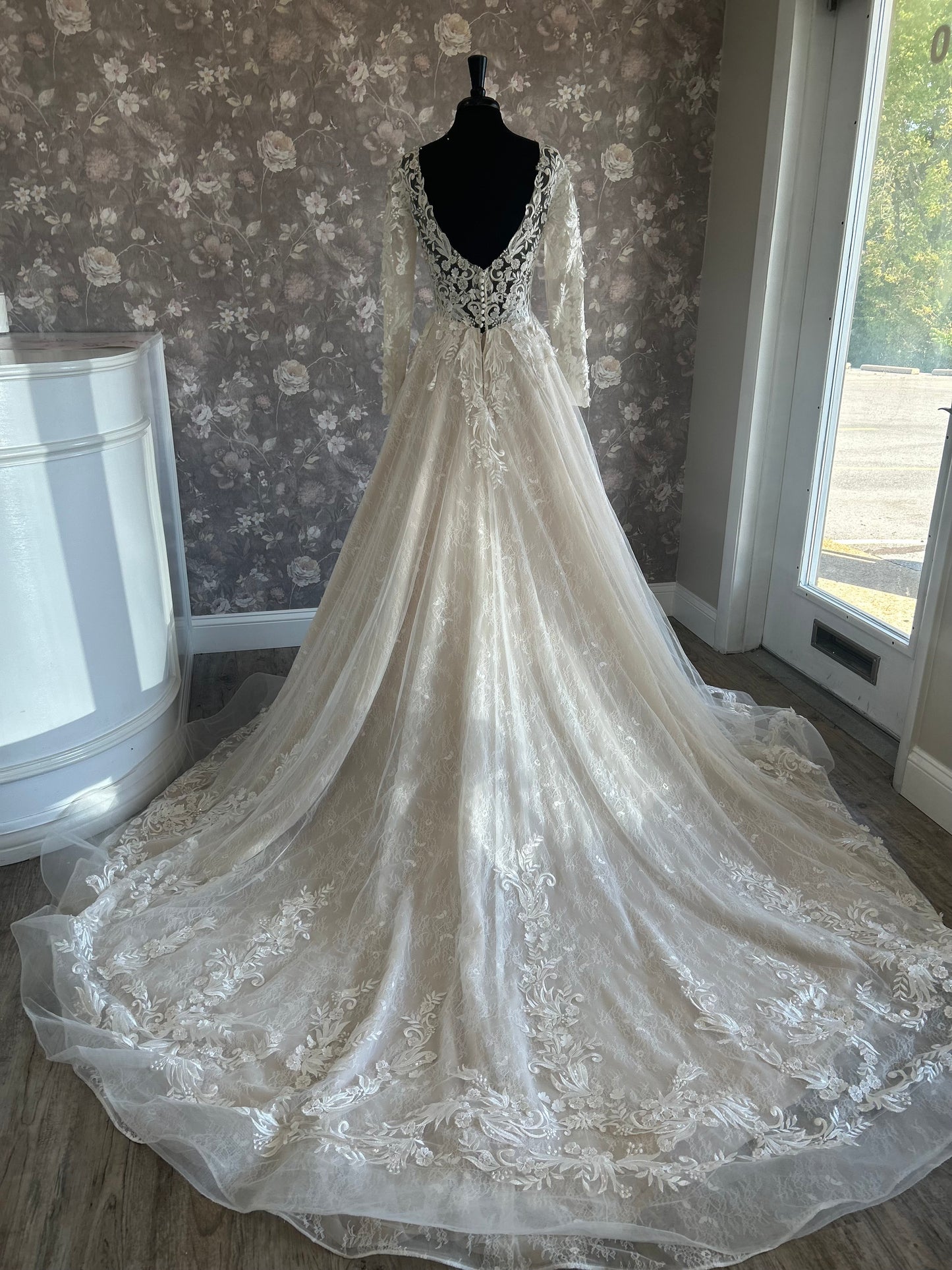 Maggie Sottero Zander 9SC076 (Chantilly Lace) Wedding Gown