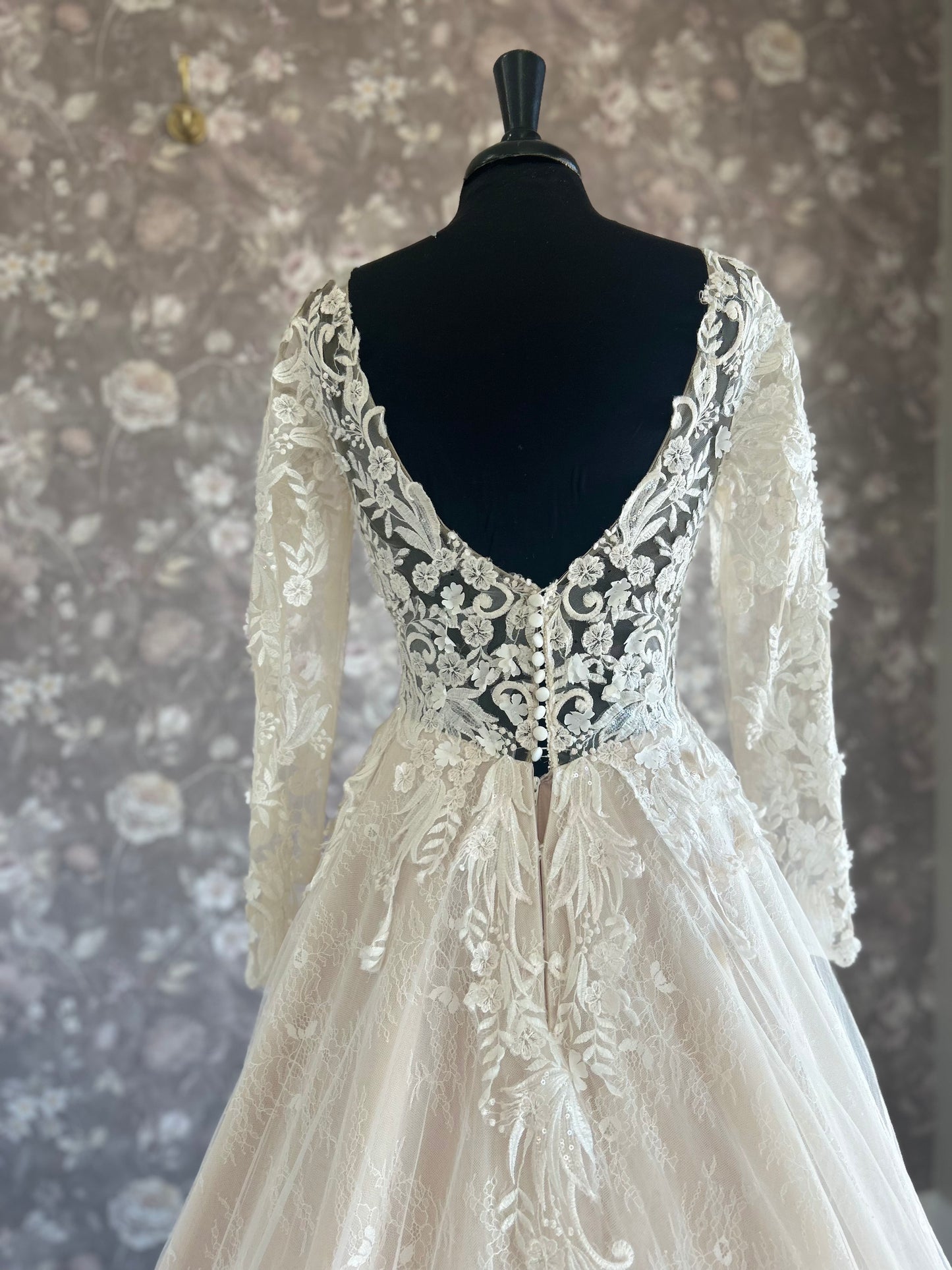 Maggie Sottero Zander 9SC076 (Chantilly Lace) Wedding Gown