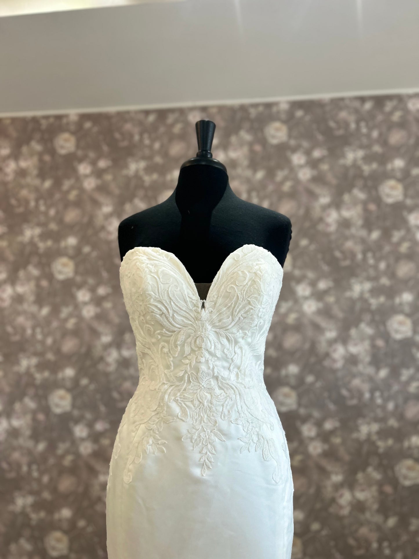 Maggie Rebecca Ingram Brette 23RN669A01 Wedding Gown