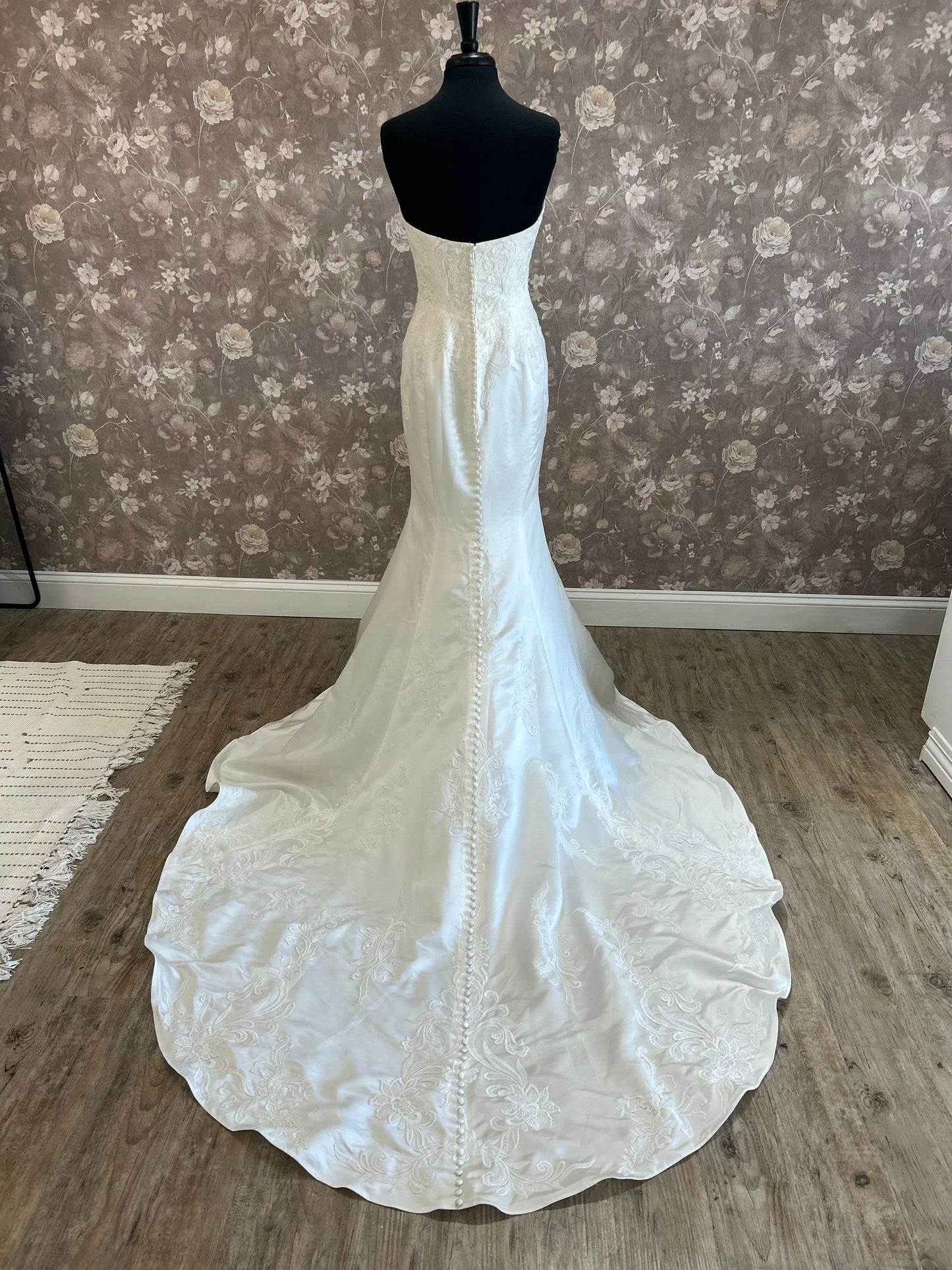 Maggie Rebecca Ingram Brette 23RN669A01 Wedding Gown