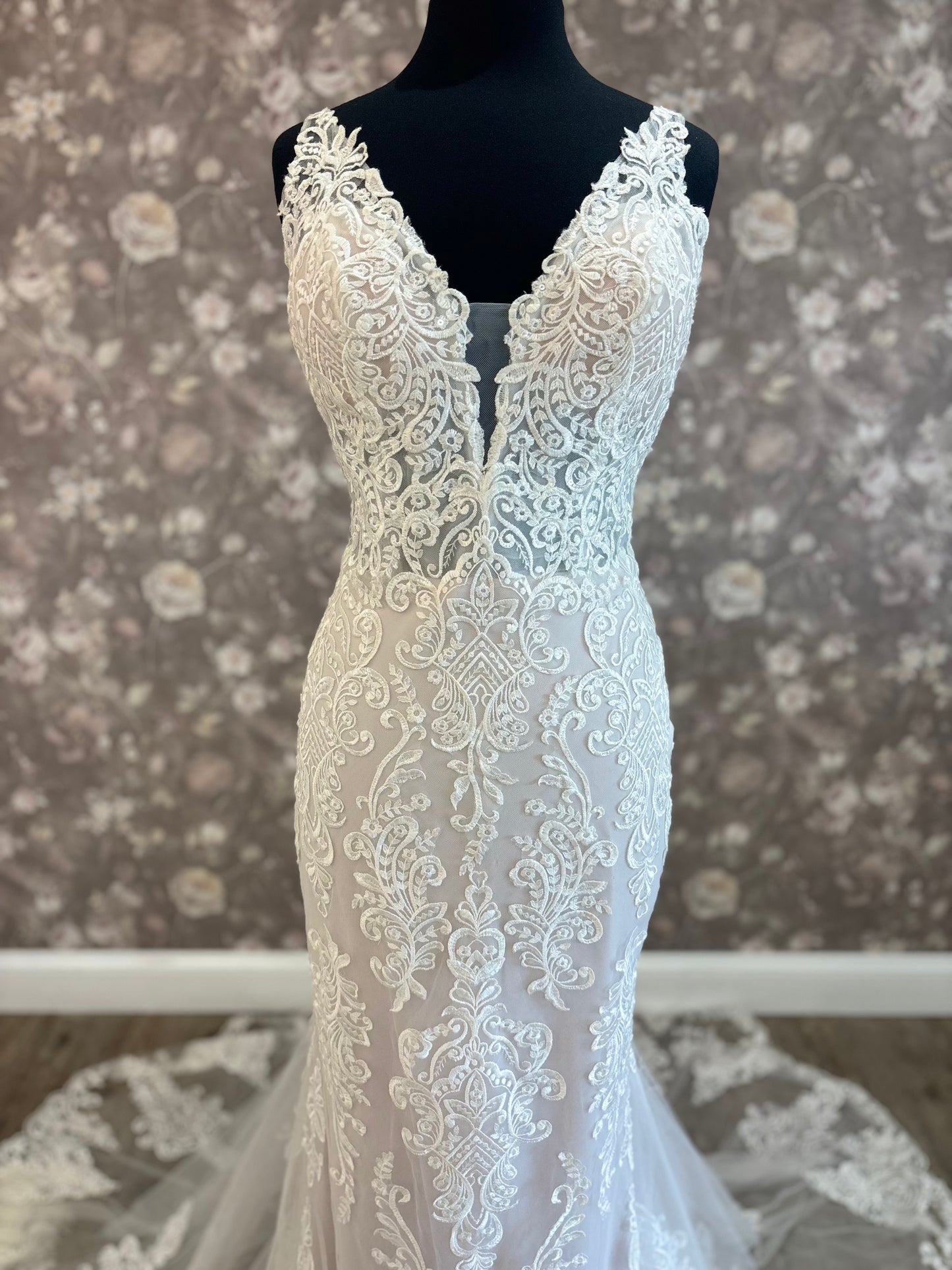 Maggie Sottero January 21MS754A01 (Plain Tulle) Wedding Gown