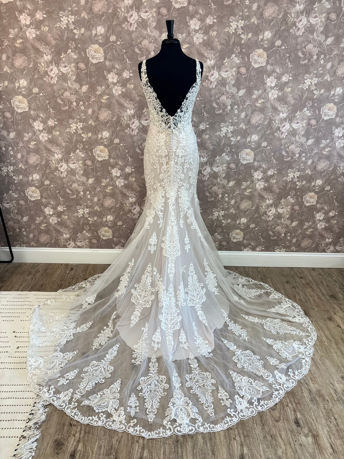 Maggie Sottero January 21MS754A01 (Plain Tulle) Wedding Gown