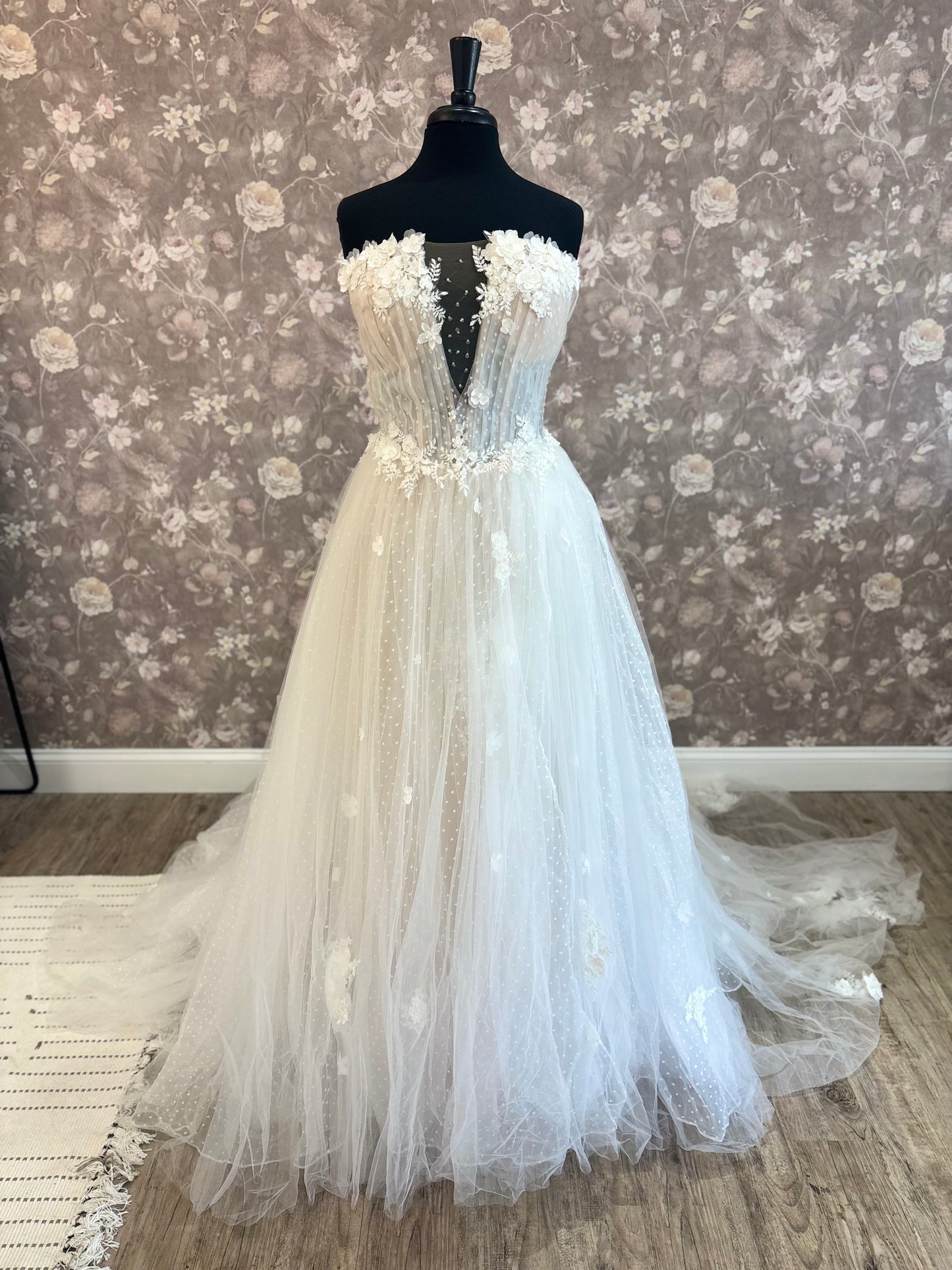 Chic Nostalgia Dior 201500418 (Zipper Back) Wedding Gown