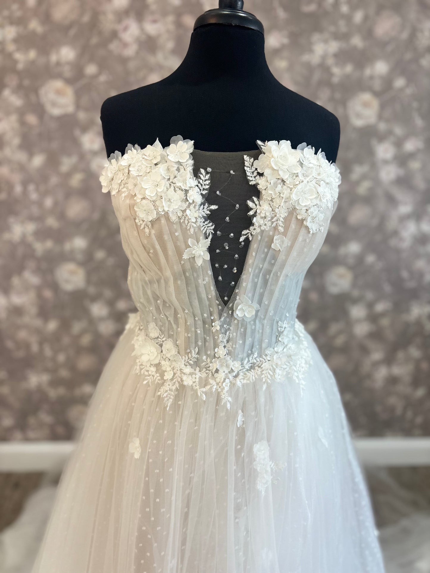 Chic Nostalgia Dior 201500418 (Zipper Back) Wedding Gown